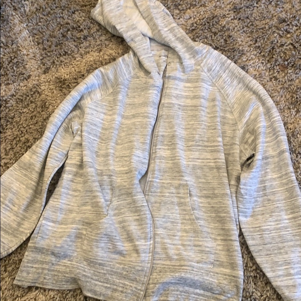 grey sweatshirt